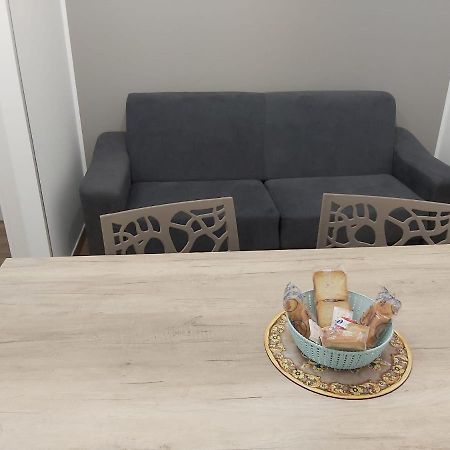 Amuni Apartment ตราปานี ภายนอก รูปภาพ