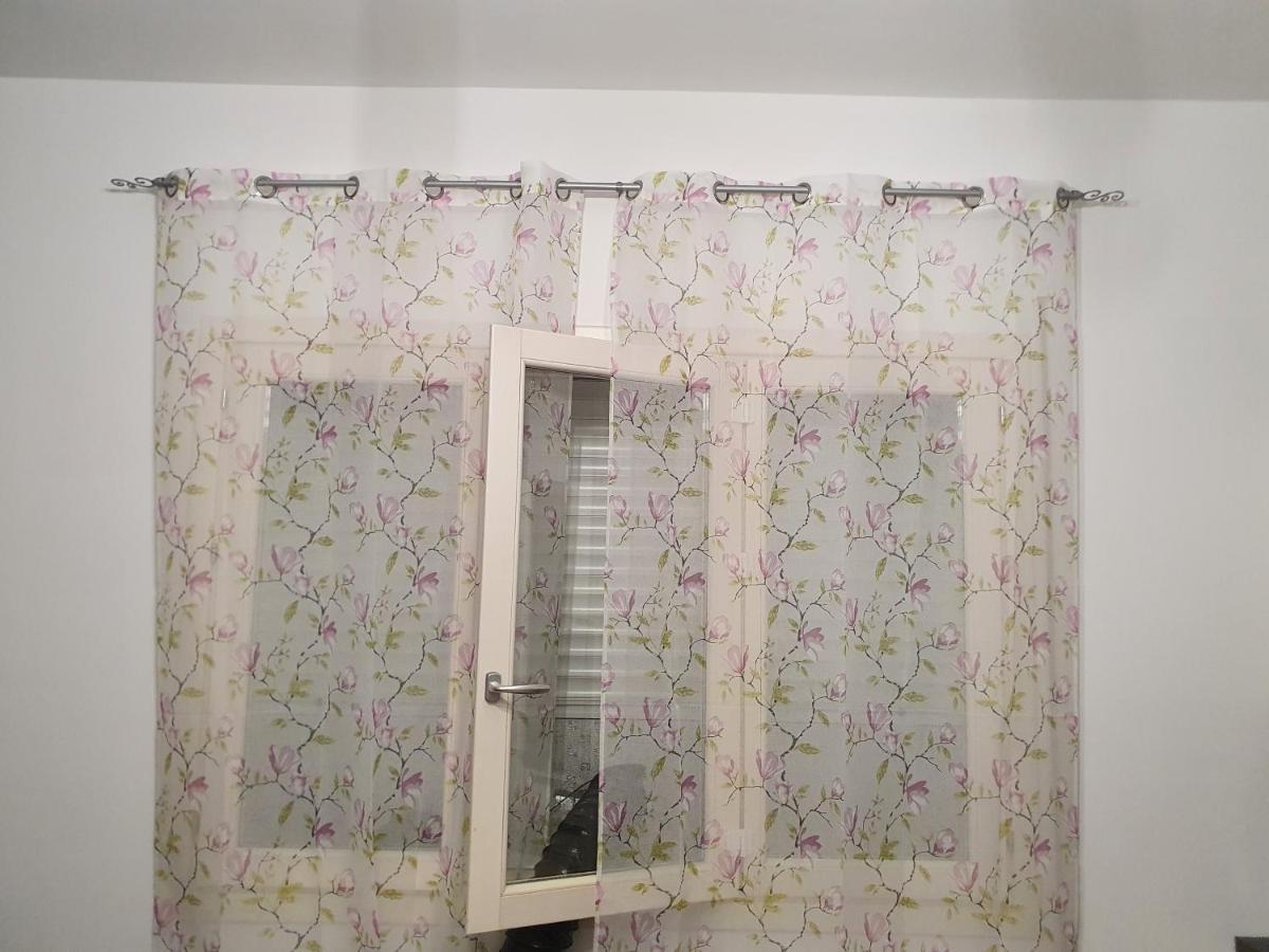 Amuni Apartment ตราปานี ภายนอก รูปภาพ